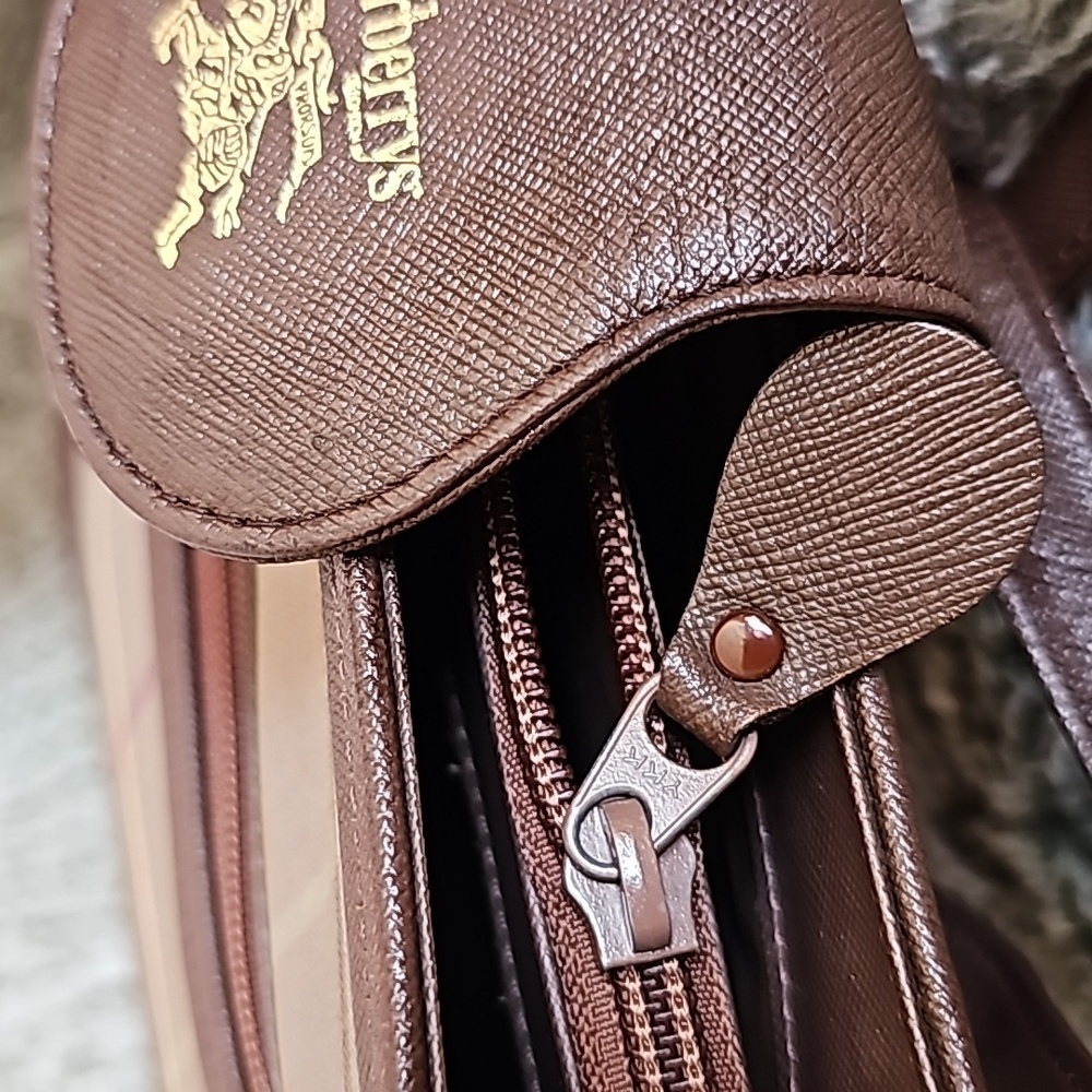 Burberrys Check Shoulder Bag - Picture 12 of 17